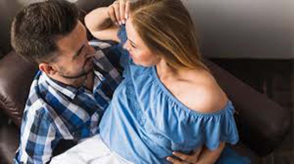 Physical Intimacy: क्या फिजिकल रिलेशन बनाने से बीमारियां होती हैं कम? जानें क्या है सच