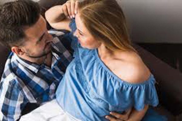 Physical Intimacy: क्या फिजिकल रिलेशन बनाने से बीमारियां होती हैं कम? जानें क्या है सच